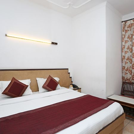 Capital O 10750 Hotel Vivek Új-Delhi Kültér fotó