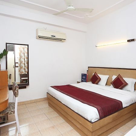 Capital O 10750 Hotel Vivek Új-Delhi Kültér fotó