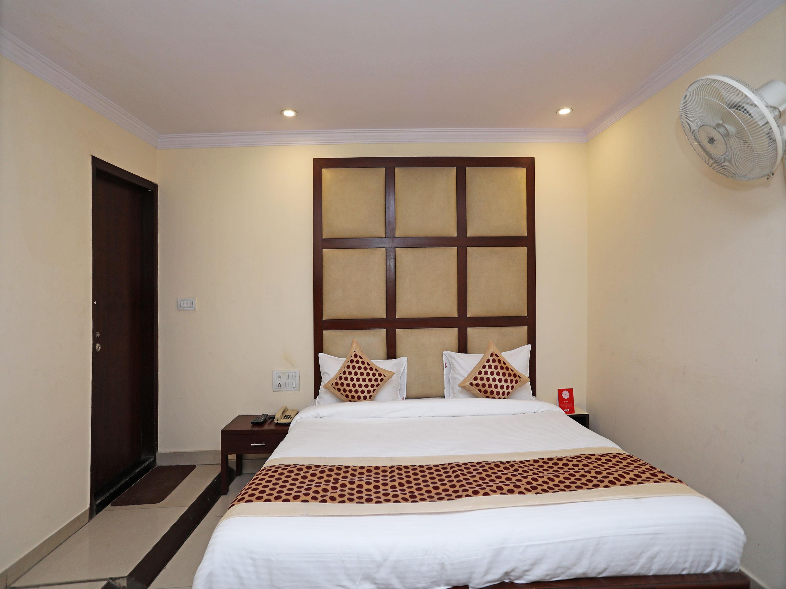 Capital O 10750 Hotel Vivek Új-Delhi Kültér fotó