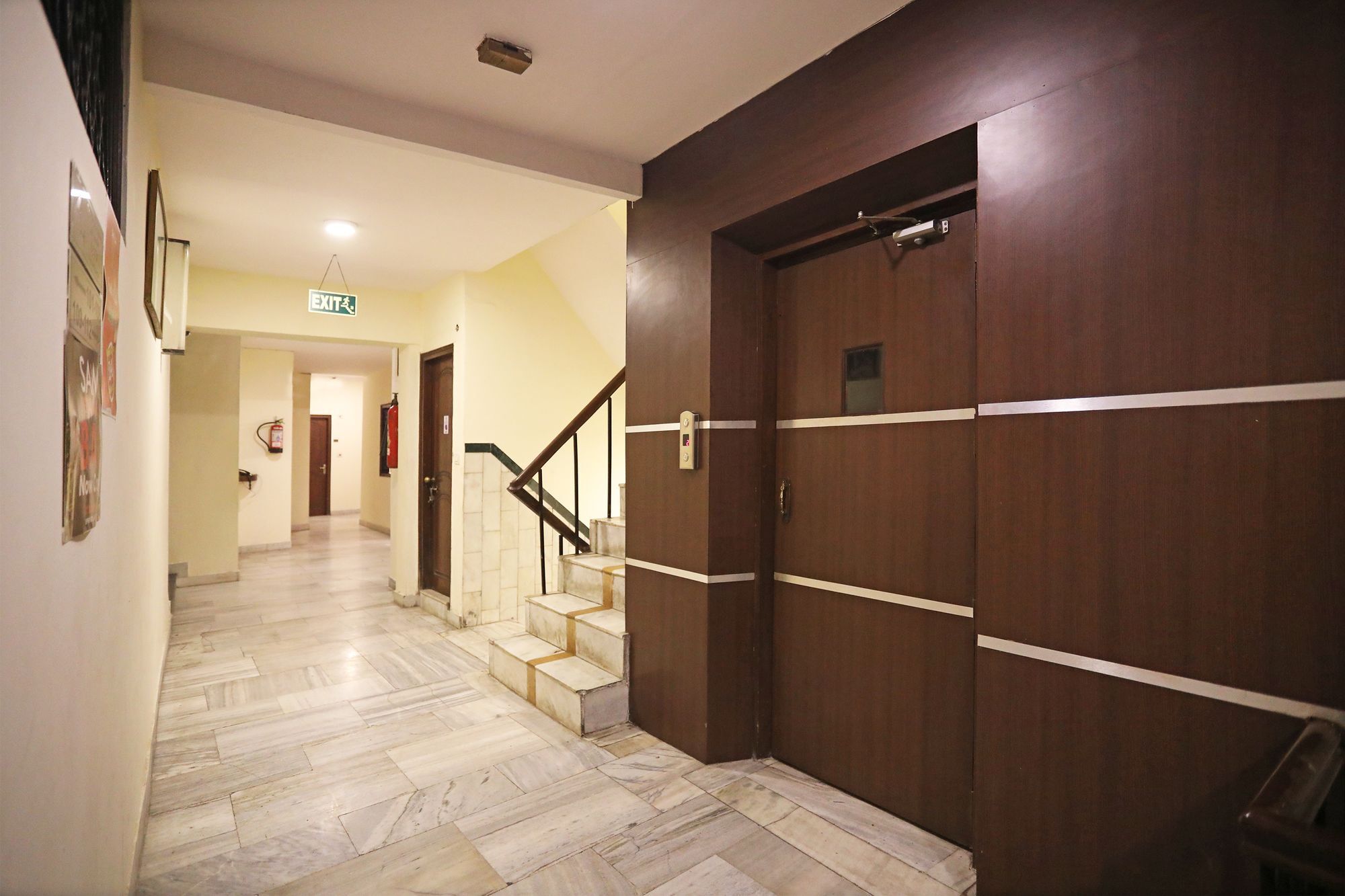 Capital O 10750 Hotel Vivek Új-Delhi Kültér fotó