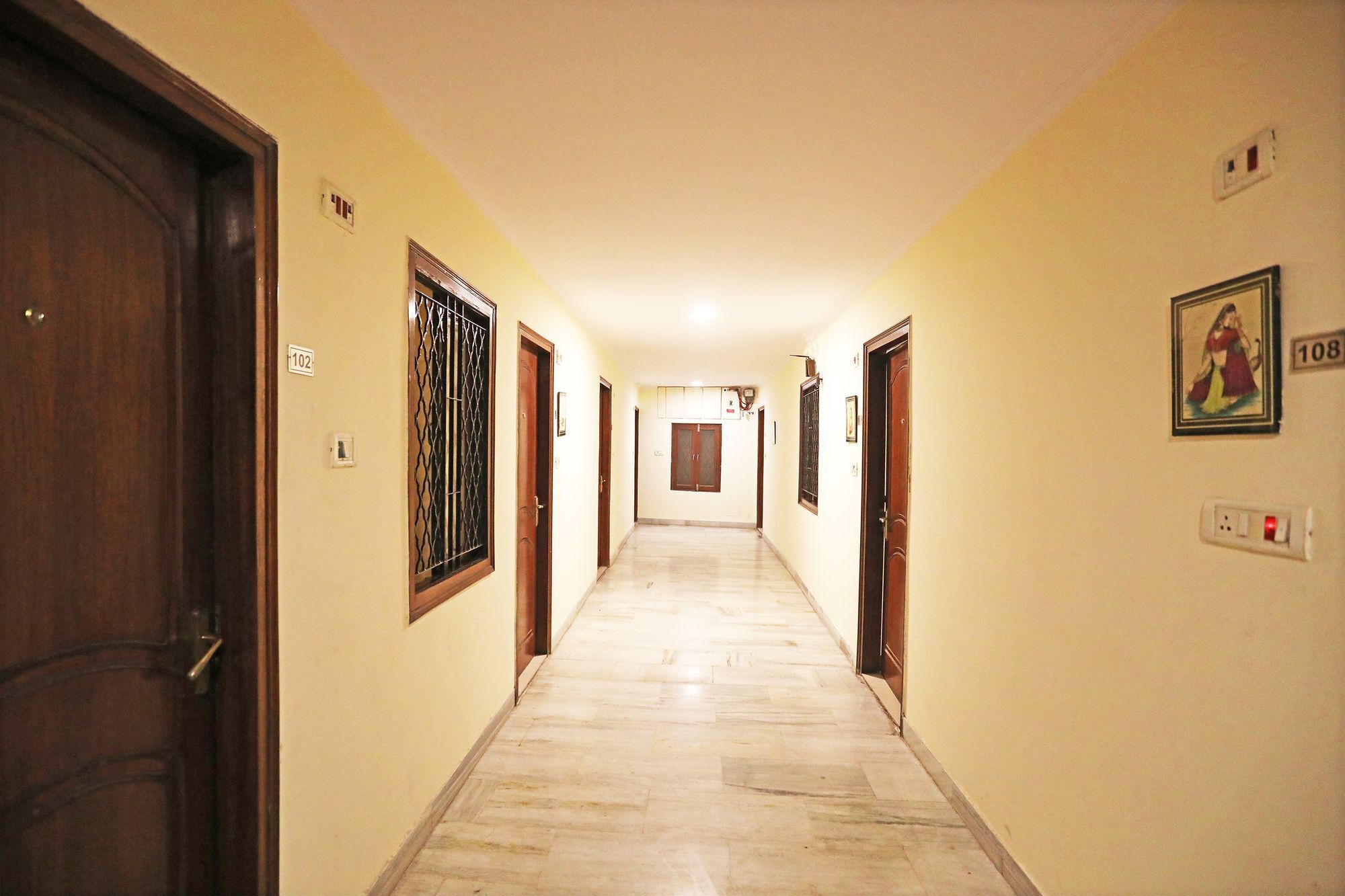 Capital O 10750 Hotel Vivek Új-Delhi Kültér fotó